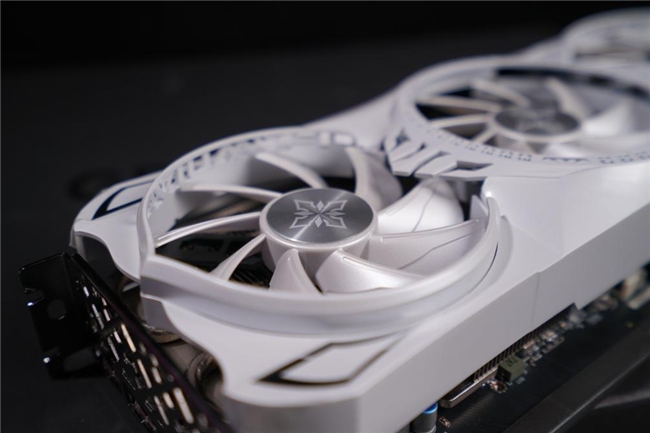 全民AI游戏时代到来！耕升 RTX 4070 SUPER助SDR游戏HDR化