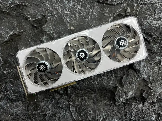 《鸣潮》帧率上限解除！影驰 GeForce RTX 40系列+DLSS带来性能狂飙！